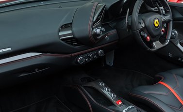 Ferrari 488 SPIDER 19