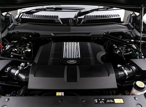 Land Rover Defender 110 V8 Bond Edition 31