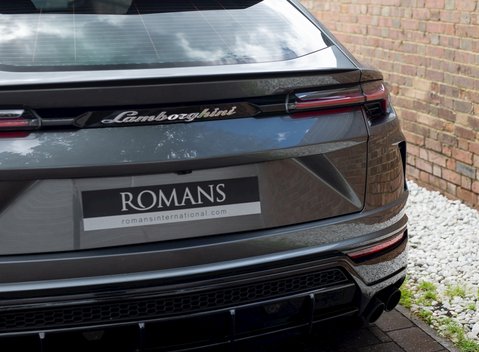 Lamborghini Urus 26