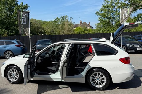 BMW 3 Series 320I SE TOURING AUTOMATIC -APPLE CAR PLAY -CAMERAS -XENONS -LOW MILEAGE 21