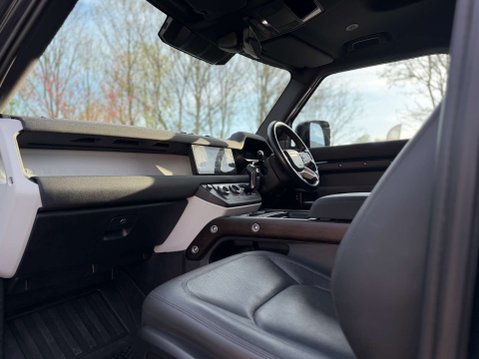 Land Rover Defender 3.0 Defender Hard Top SE D MHEV Auto 4WD 5dr 15