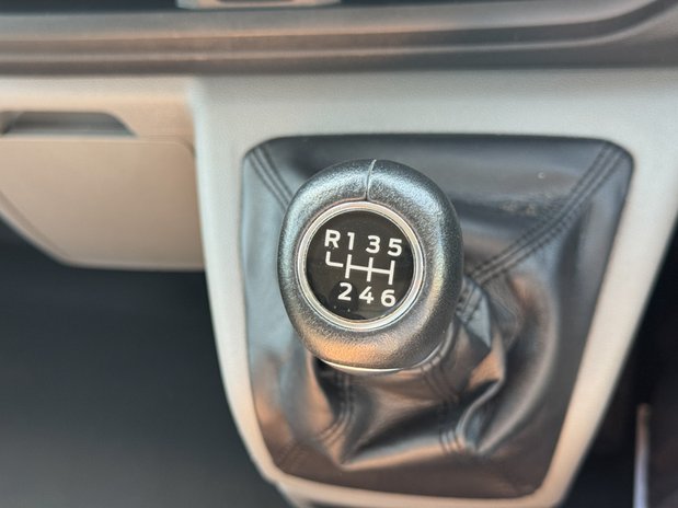 Ford Transit Custom SWB L1H1 Limited 300 Air Con Alloys Camera Sensors EURO 6 NO VAT 37