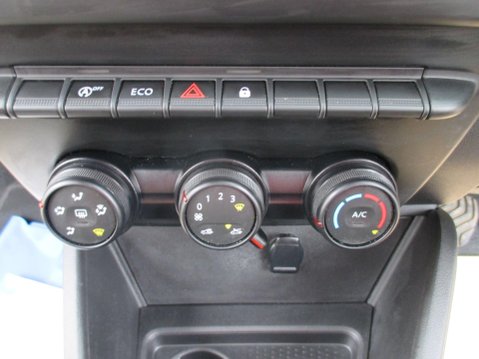 Dacia Duster 1.6 SCe Essential Euro 6 (s/s) 5dr 22