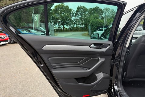 Volkswagen Passat GTE DSG - VAT Q - 1 OWNER - PLUG IN HYBRID - 3 IN STOCK 31