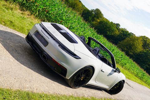 Porsche 911 CARRERA 4 GTS CONVERTIBLE 20