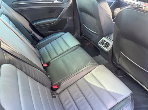 Volkswagen Golf R TSI 4MOTION DSG 35