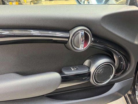 Mini Hatch 2.0 John Cooper Works Auto 3dr 69