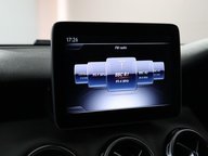 Mercedes-Benz GLA GLA 180 URBAN EDITION 37
