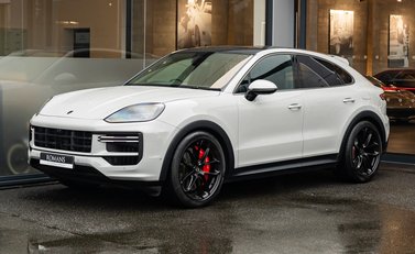 Porsche Cayenne TURBO E-HYBRID COUPE 2