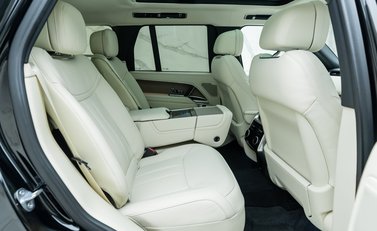 Land Rover Range Rover P510e First Edition 17