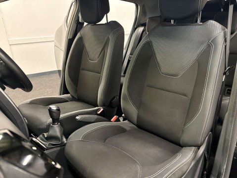 Renault Clio ICONIC TCE 37