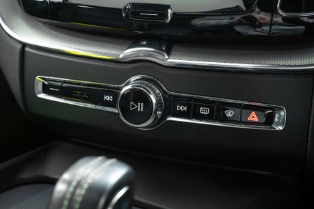 Volvo XC60 2.0 XC60 R-Design Pro T8 Recharge AWD Auto 4WD 5dr 34