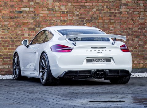 Porsche Cayman GT4 16