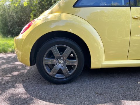 Volkswagen Beetle LUNA 8V 21