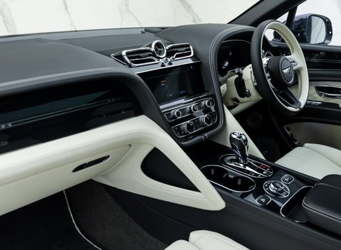 Bentley Bentayga V8 AZURE EWB First Edition 27