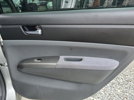 Toyota Prius 1.5 T3 Hatchback 5dr Petrol Hybrid CVT (104 g/km, 76 bhp) 13
