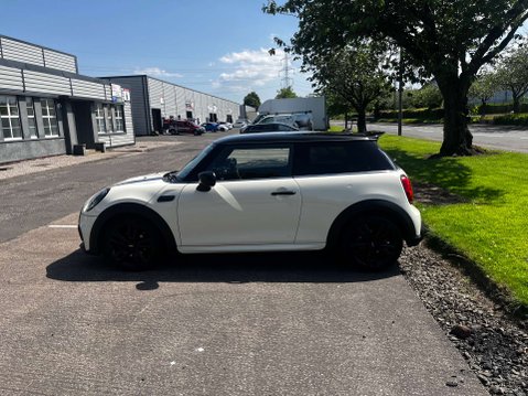Mini Hatch 1.5 Cooper Sport 3dr 24