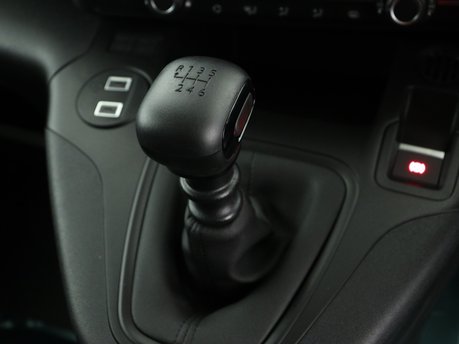 Peugeot Partner M 1.5 BlueHDi 100 Asphalt 18