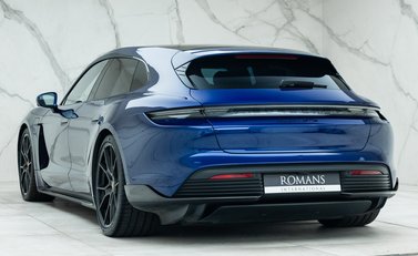 Porsche Taycan GTS Sport Turismo 7