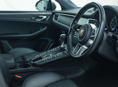 Porsche Macan TURBO 13