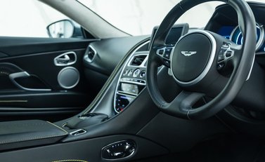 Aston Martin DB11 V8 COUPE 10