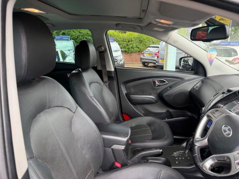 Hyundai ix35 2.0 CRDi Premium Auto 4WD Euro 5 5dr 14