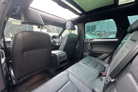 Volkswagen Touareg 3.0 TDI V6 BlueMotion Tech R-Line SUV 5dr Diesel Tiptronic 4WD Euro 6 (s/s) 21