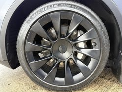 Tesla Model Y (Dual Motor) Long Range SUV 5dr Electric Auto 4WDE (384 bhp) 17