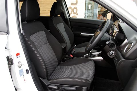 Suzuki Vitara SZ-T BOOSTERJET MHEV 29