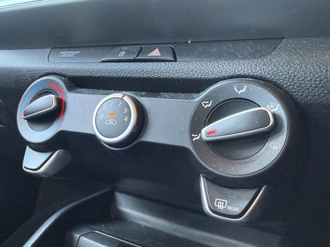 Kia Stonic 2 **10,841 MILES** 19