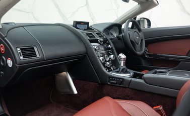 Aston Martin V12 Vantage ROADSTER 21