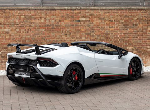 Lamborghini Huracan Spyder LP640-4 Performante 11