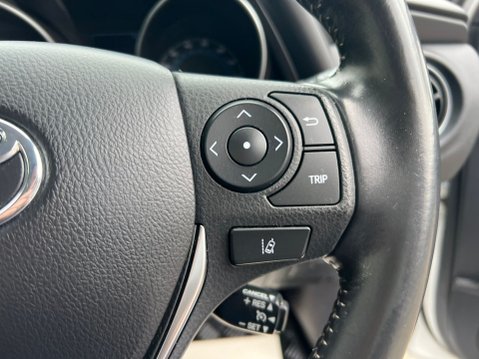 Toyota Auris VVT-I ICON TECH TOURING SPORTS 39