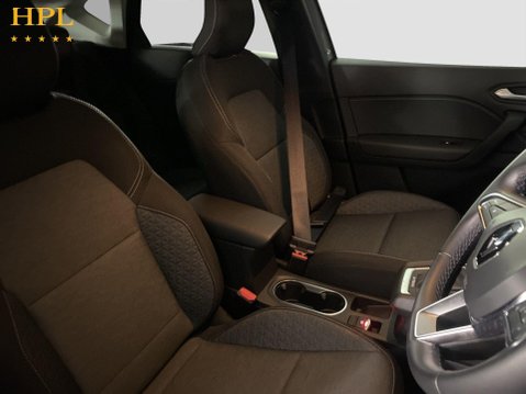 Renault Captur 1.6 E-TECH evolution SUV 5dr Petrol Hybrid Auto Euro 6 (s/s) (145 ps) 11