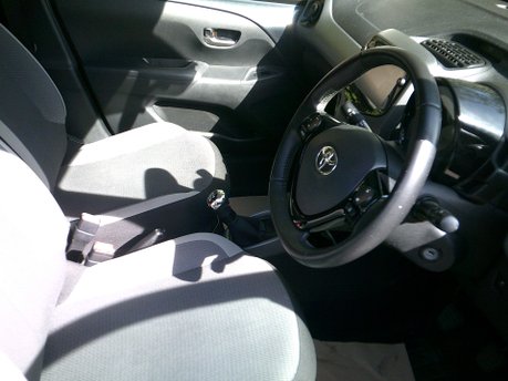 Toyota Aygo VVT-I X-TREND TSS ONLY 40,000 MILES FROM NEW 8