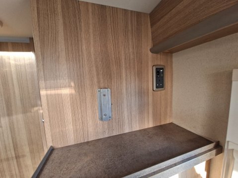 Bessacarr E572 AUTO 32
