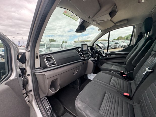 Ford Transit Custom Crew Cab LWB L2H1 Low Roof Limited 320 Air Con Sensors EURO 6 14