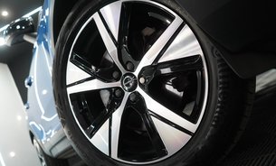 Volvo XC40 P8 R-DESIGN AWD One Owner Full Volvo Service History Leather Interior 14