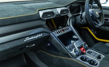 Lamborghini Urus Performante 16