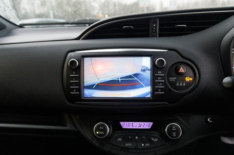 Toyota Yaris VVT-I BI-TONE 29