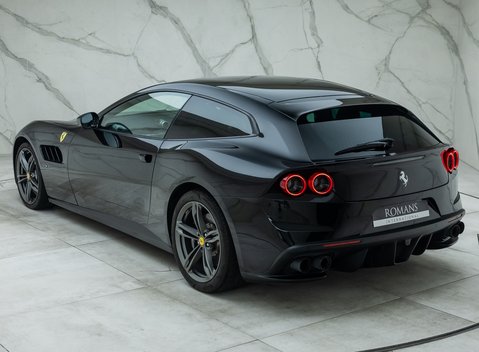 Ferrari GTC4 Lusso V12 9