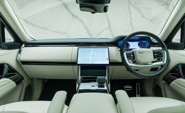 Land Rover Range Rover D350 AUTOBIOGRAPHY LWB 23