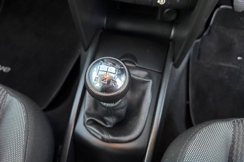 Peugeot 207 VERVE.. 9 SERVICES.. INCLUDING CAMBELT.. LOW INSURANCE.. PERFECT FIRST CAR  7