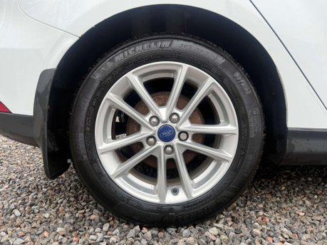 Ford Focus 1.0 Focus Zetec 5dr 9