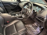 Jaguar F-Pace 3.0 D300 V6 S Auto AWD Euro 6 (s/s) 5dr 9