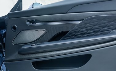 Aston Martin DB12 VOLANTE 29