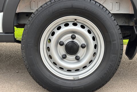 Ford Transit 350 L3H2 130 ps DCIV - Air Con / Sat Nav 31