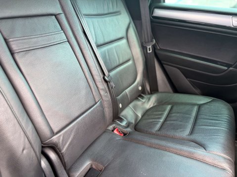 Volkswagen Touareg 3.0 Touareg V6 R-Line TDI BlueMotion Technology Auto 4WD 5dr 39