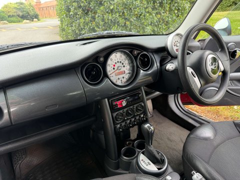 Mini Hatch 1.6 Cooper Auto 3dr 4
