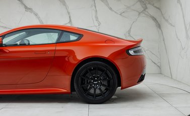 Aston Martin V12 Vantage S 36